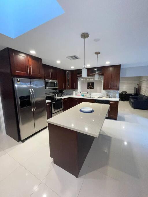 Modern Miami Oversized 3 Bedroom In Central Location Bagian luar foto
