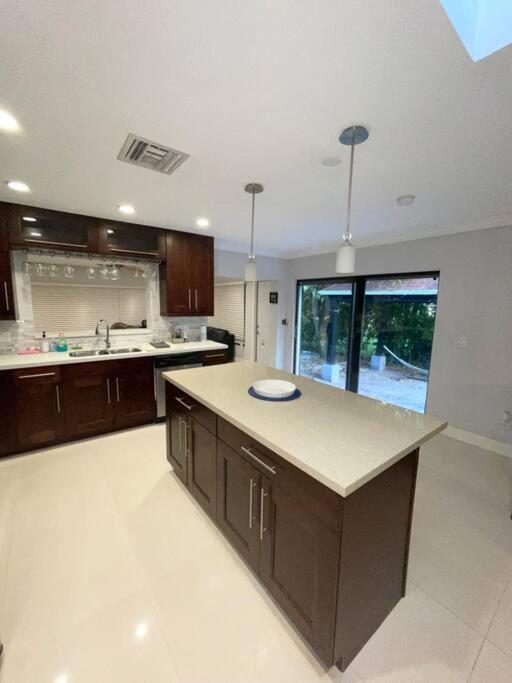 Modern Miami Oversized 3 Bedroom In Central Location Bagian luar foto