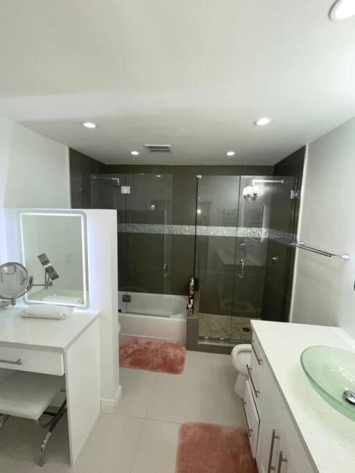 Modern Miami Oversized 3 Bedroom In Central Location Bagian luar foto