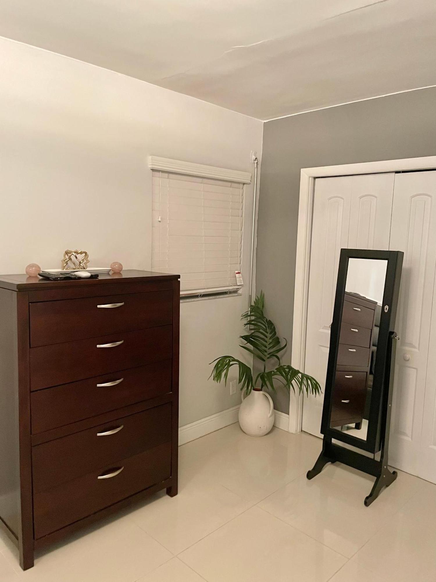 Modern Miami Oversized 3 Bedroom In Central Location Bagian luar foto