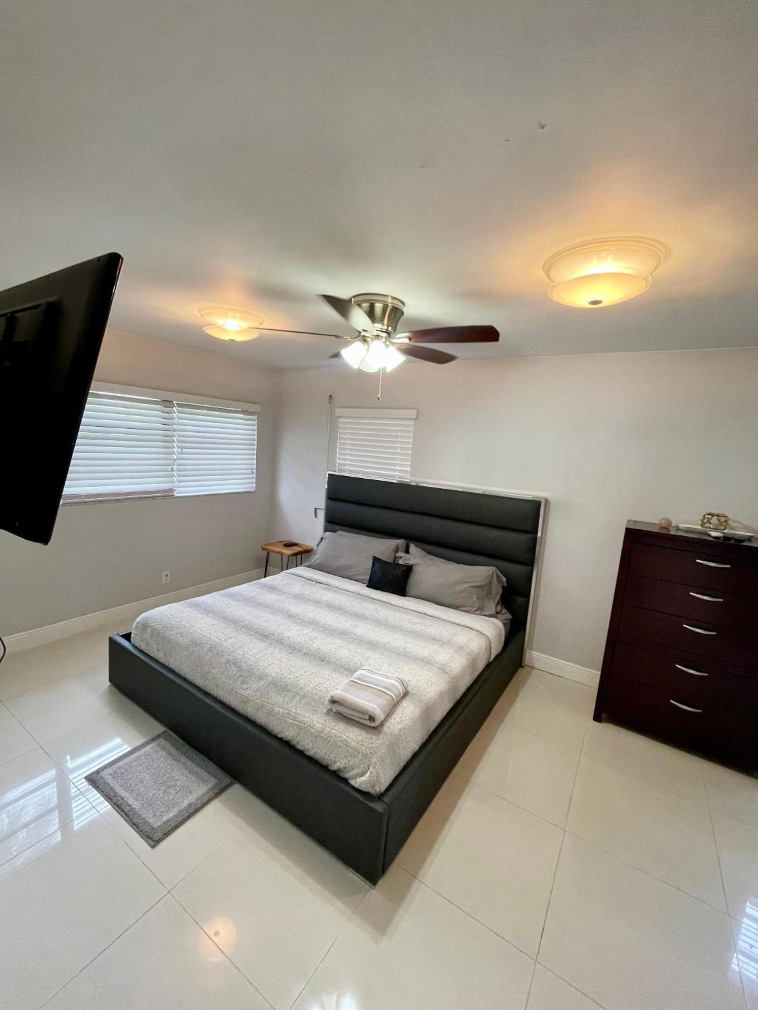 Modern Miami Oversized 3 Bedroom In Central Location Bagian luar foto